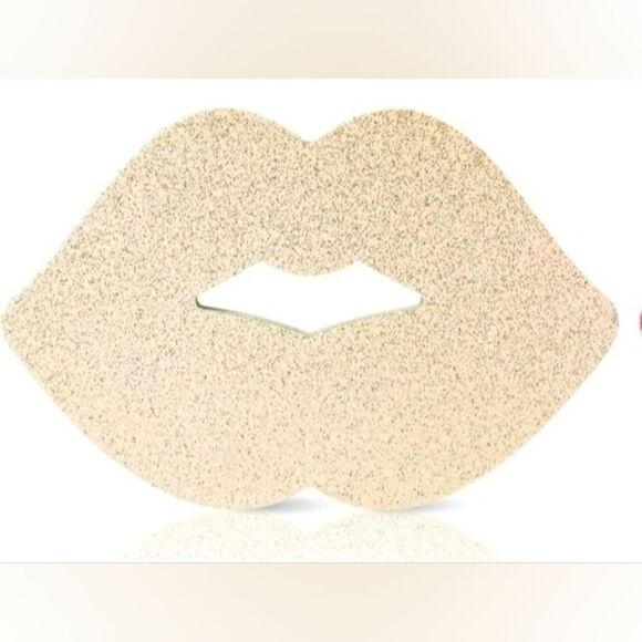 🩵NWOT White Sparkly Wooden Lips Tabletop/Wall Decor Accent - Picture 5 of 5